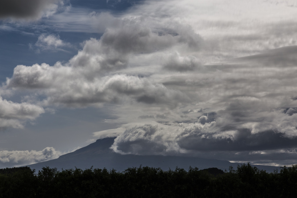 Der Maunga Taranaki versteckt sich hinter Wolken