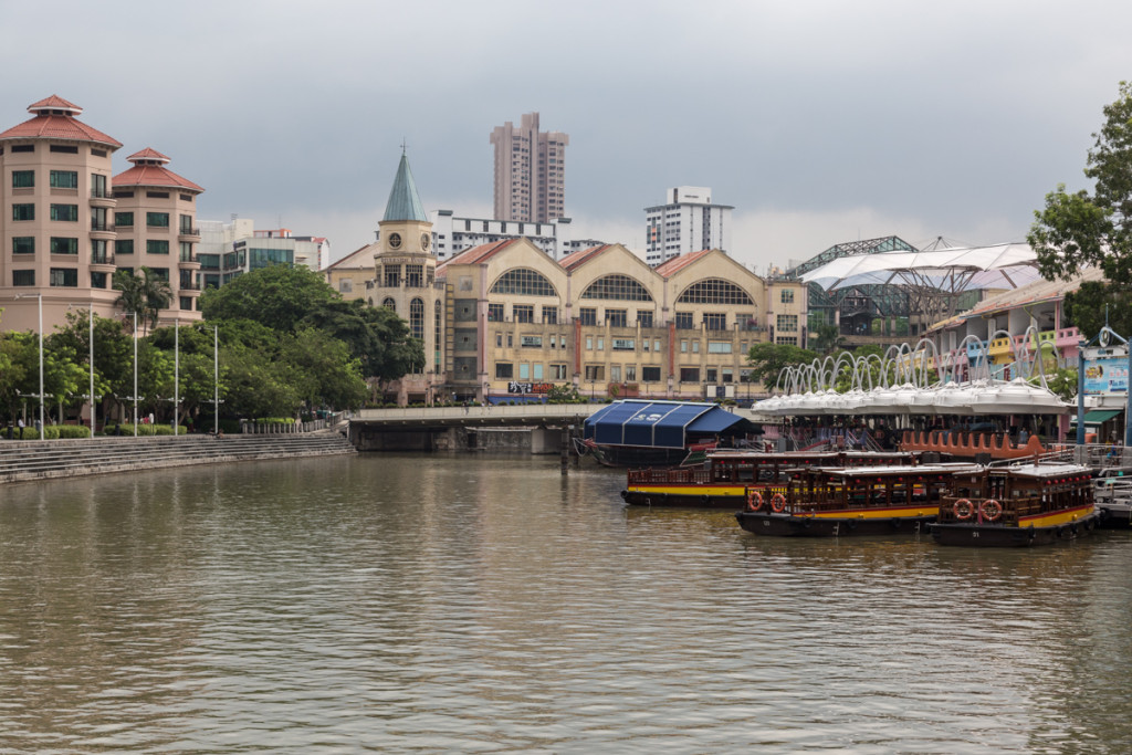 Boote im Singapore River Valley
