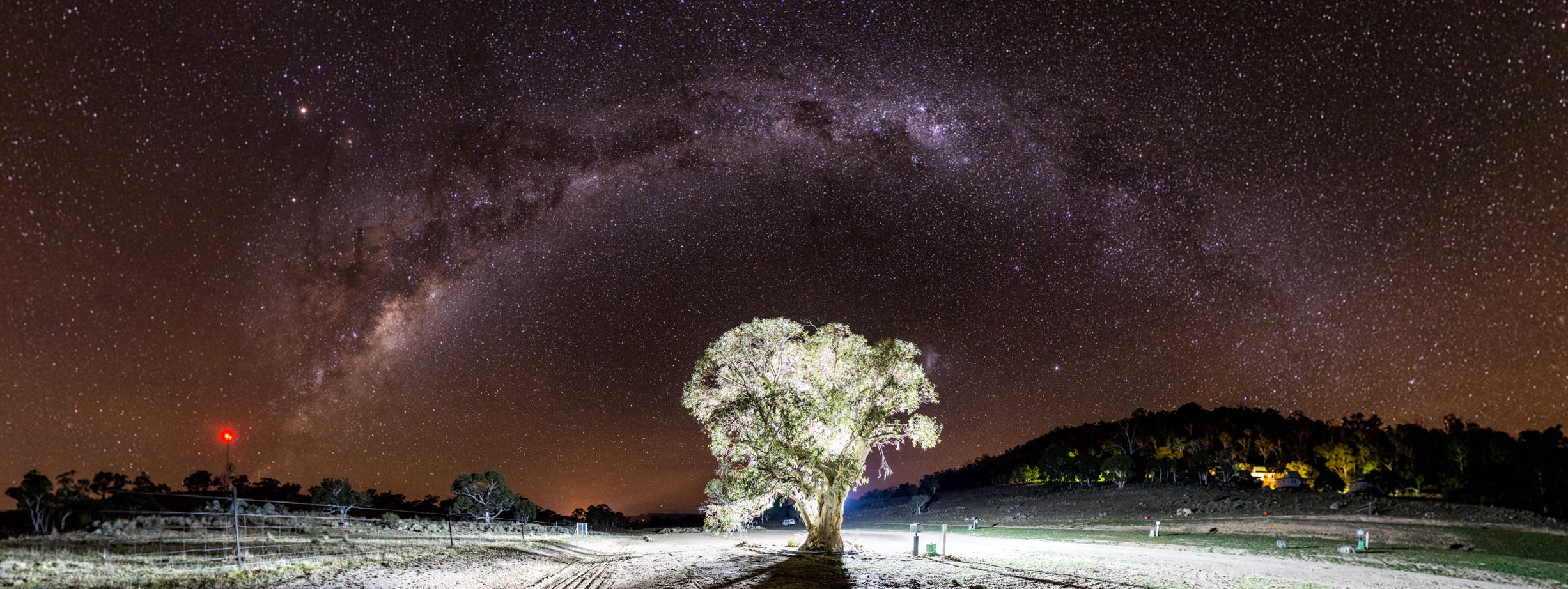 Der australische Sternenhimmel mit der Milchstraße über Jindabyne