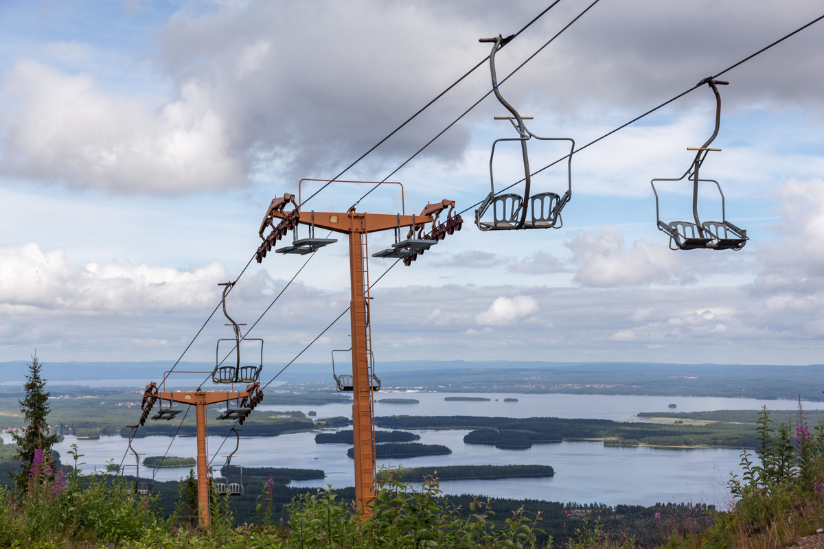 Die Sesselbahn im Skigebiet von Gesundaberget in Mittelschweden
